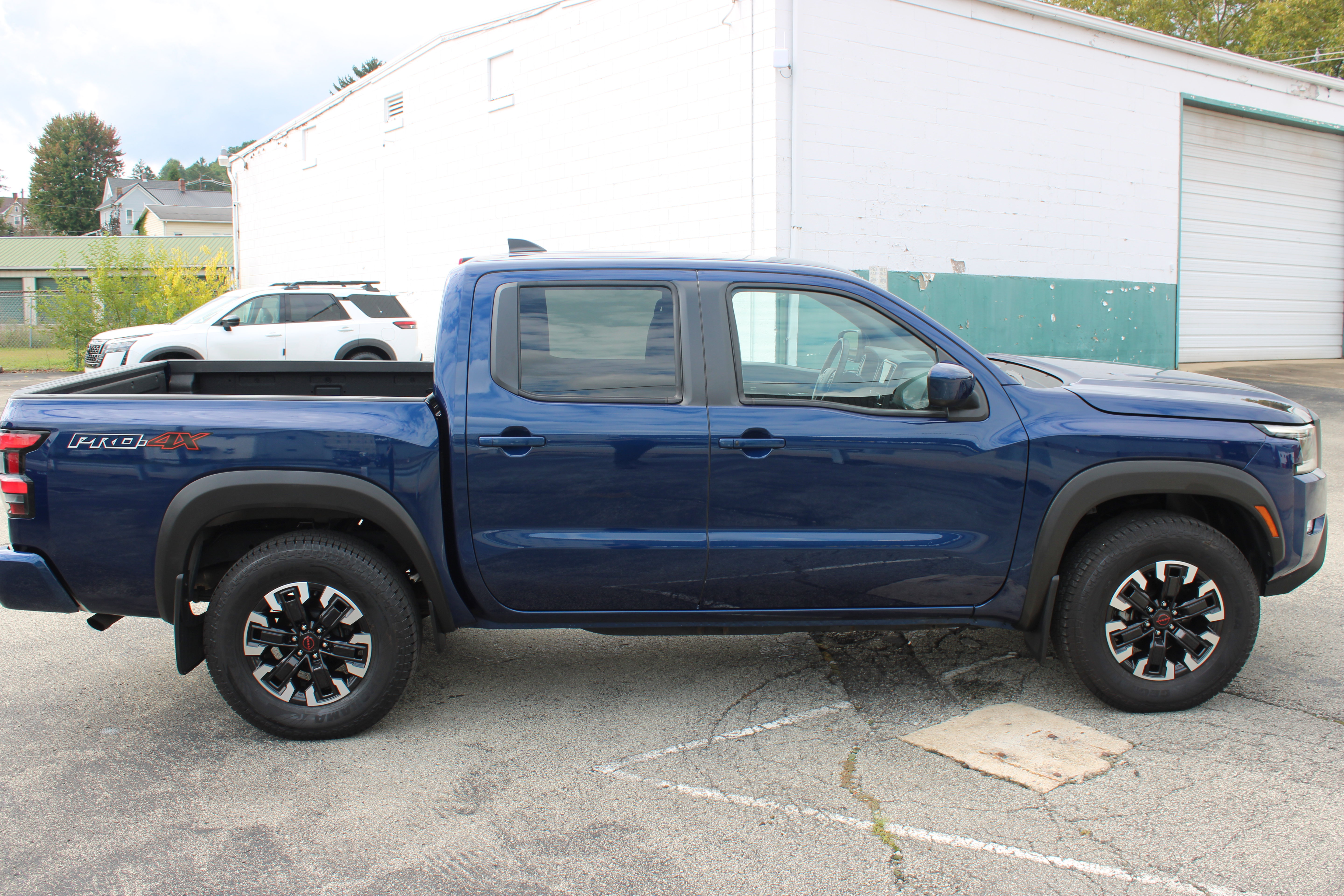 Certified 2022 Nissan Frontier PRO-4X w/ Technology Package AWD/4WD image 6