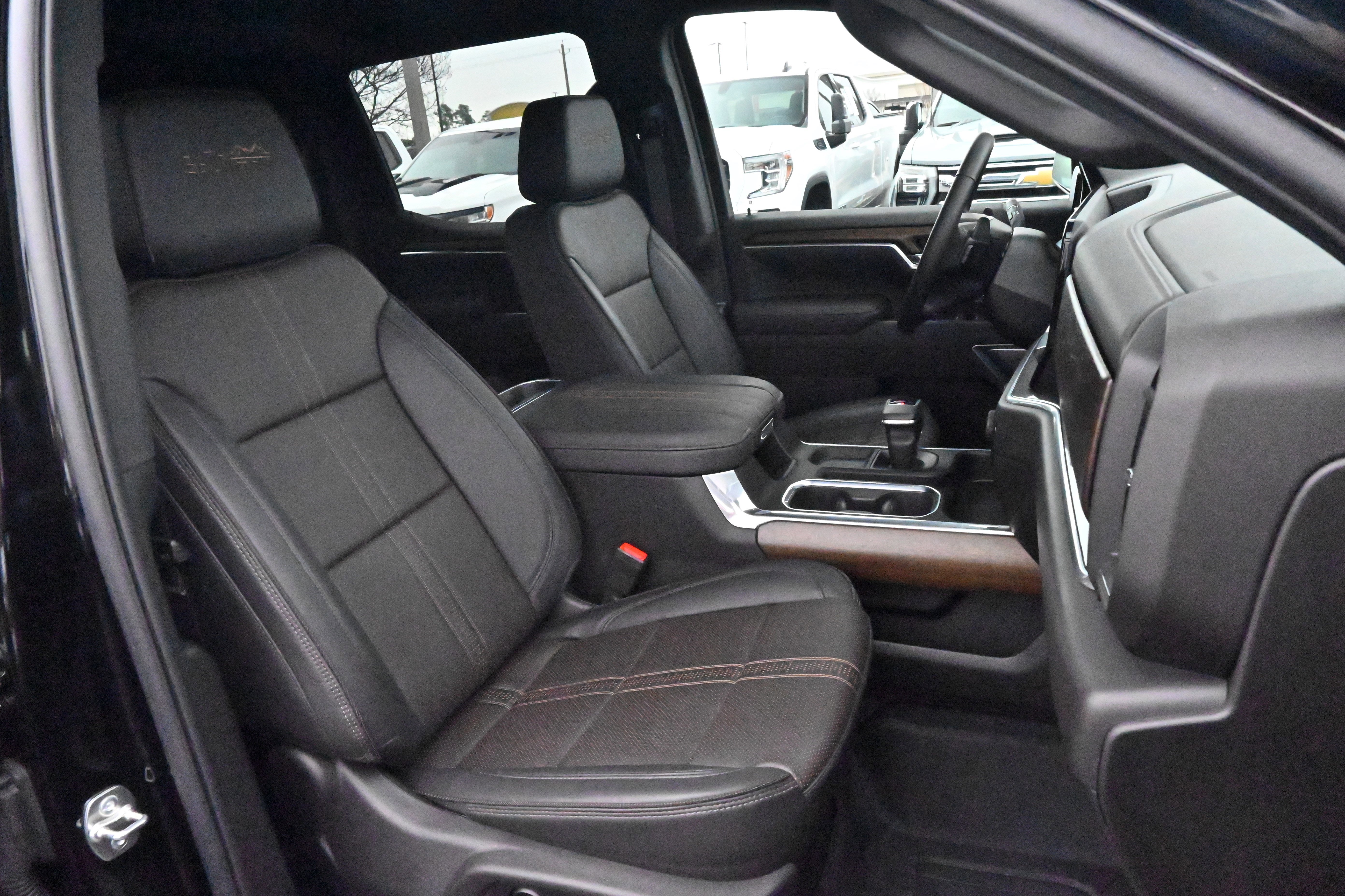 Used 2025 Chevrolet Silverado 1500 High Country w/ Technology Package image 19