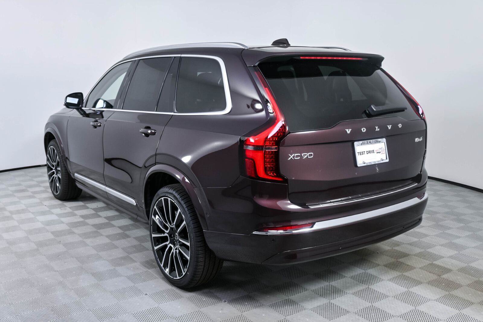 New 2026 Volvo XC90 B6 Plus w/ Protection Package Premier AWD/4WD image 3