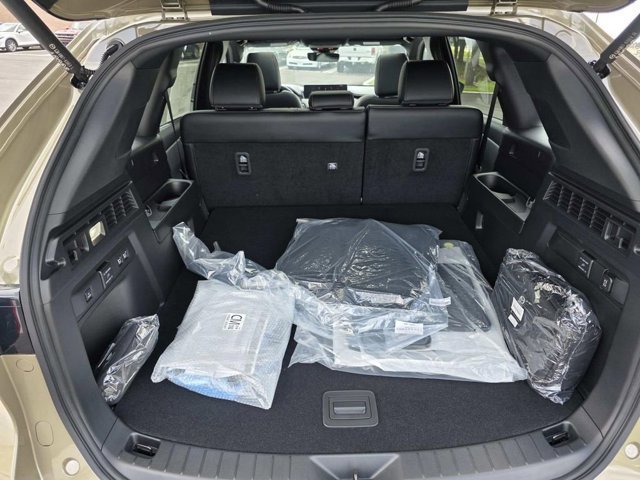 New 2025 MAZDA CX-70 Plug-In Hybrid w/ Premium Plus image 11