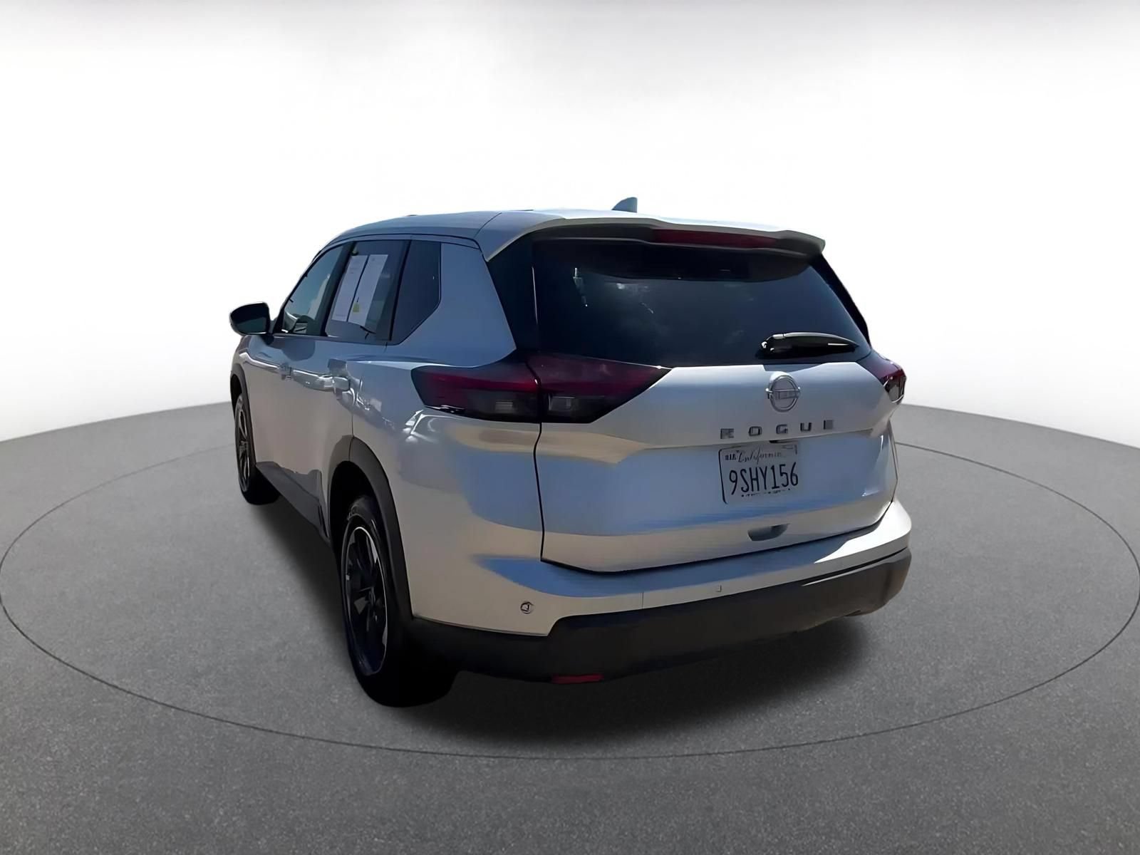Used 2025 Nissan Rogue SV FWD image 11