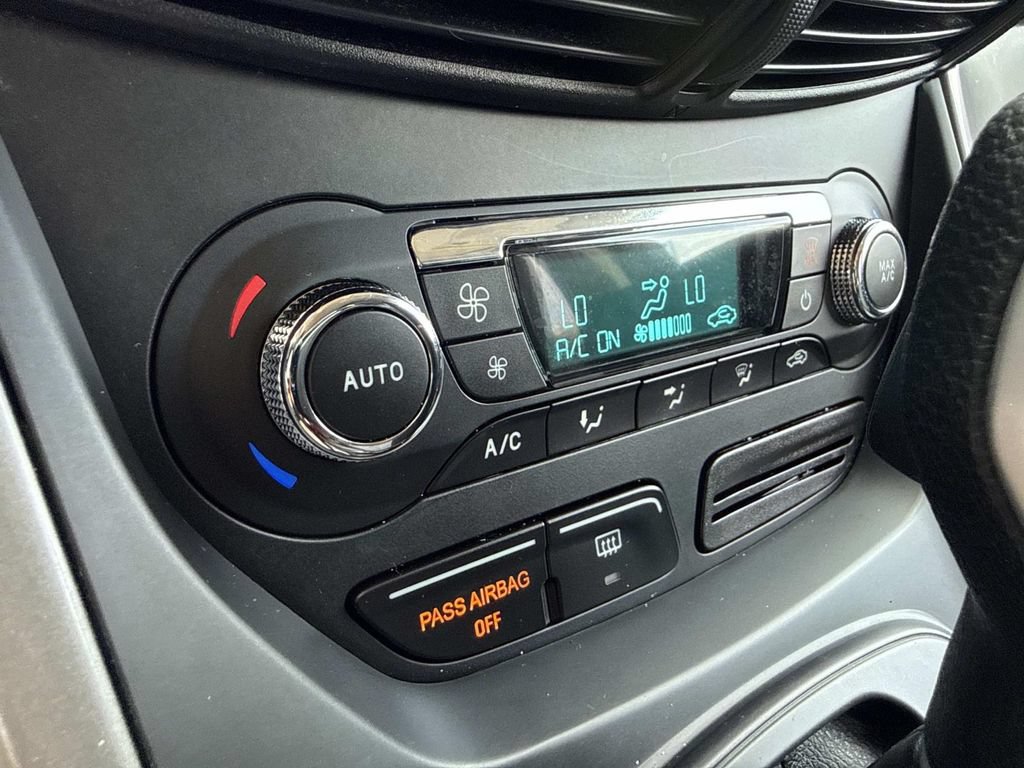 Used 2015 Ford Escape SE w/ Equipment Group 201A FWD image 32