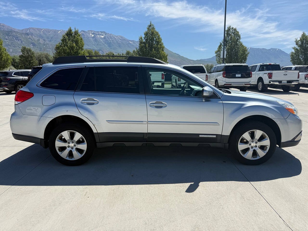 Used 2012 Subaru Outback 2.5i Premium AWD/4WD image 2