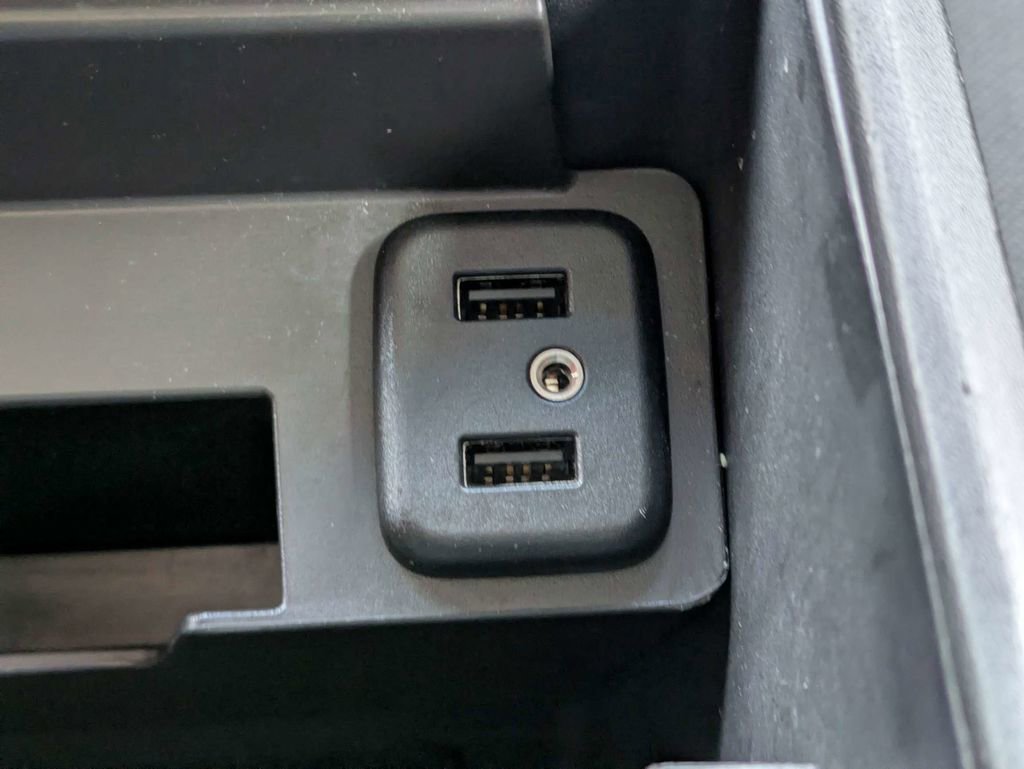 Used 2018 GMC Yukon SLE w/ SLE Value Package image 31