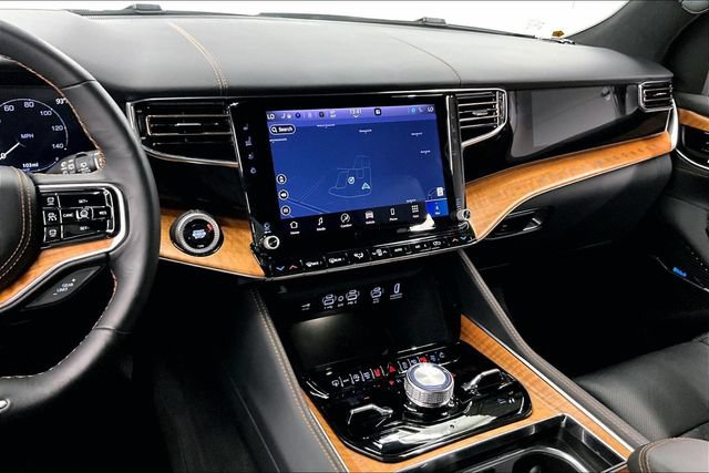 Used 2025 Jeep Grand Wagoneer L Series III w/ Rear-Seat Entertainment Group AWD/4WD image 7