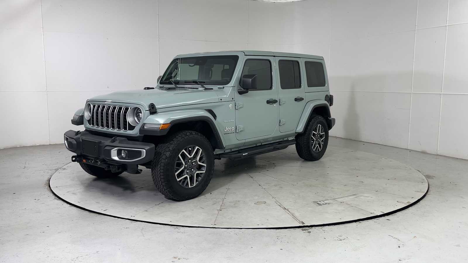 Used 2024 Jeep Wrangler Sahara w/ Technology Group image 5