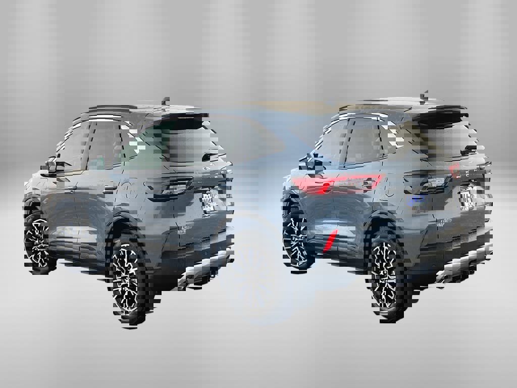 Used 2023 Ford Escape SE w/ Class II Trailer Tow Package image 2