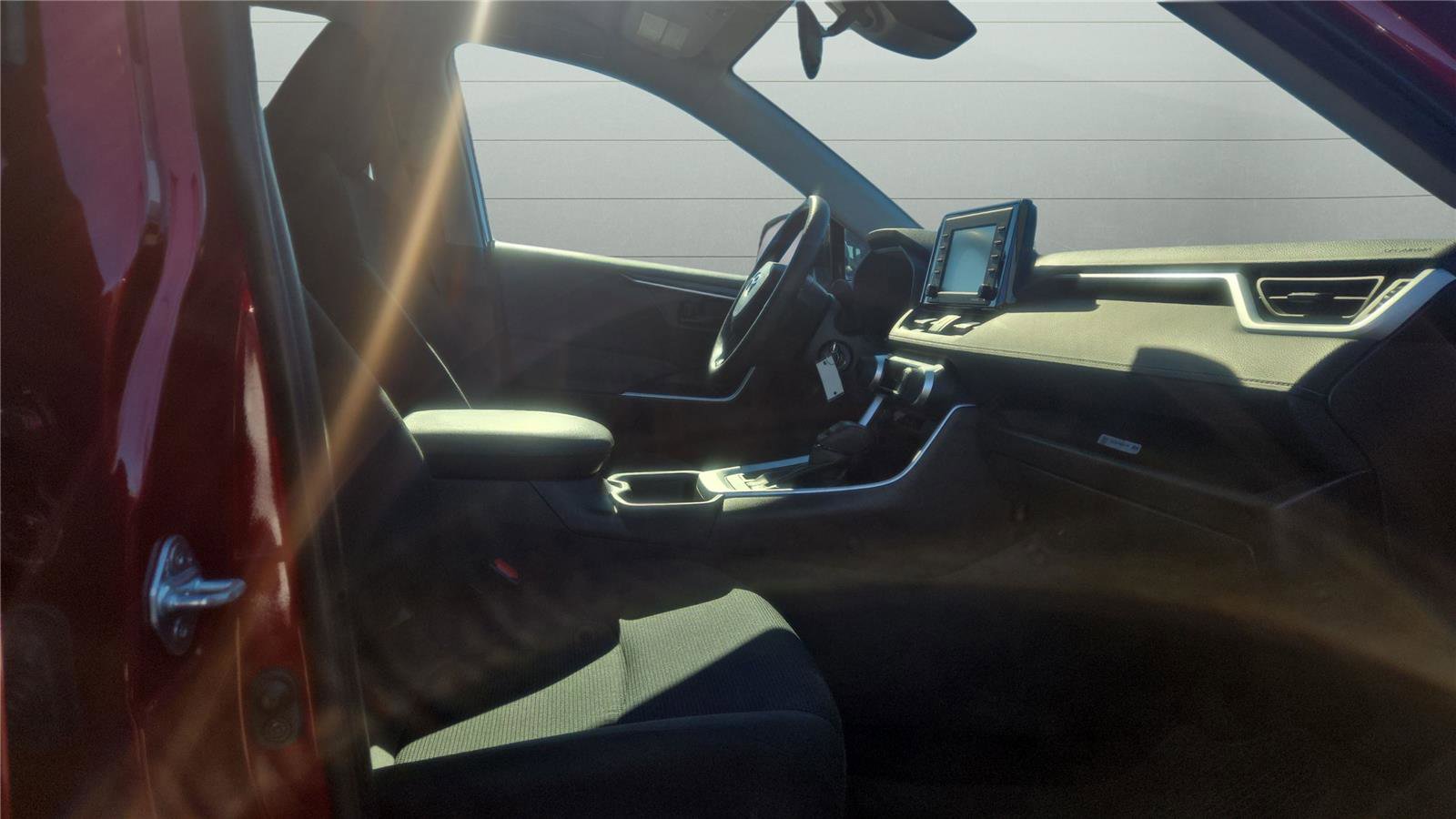 Used 2021 Toyota RAV4 LE image 10