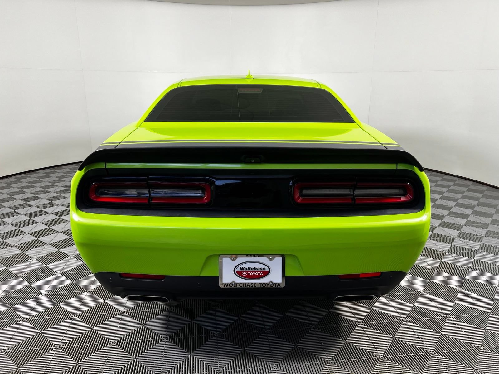 Used 2015 Dodge Challenger R/T Scat Pack w/ Leather Interior Group RWD image 6
