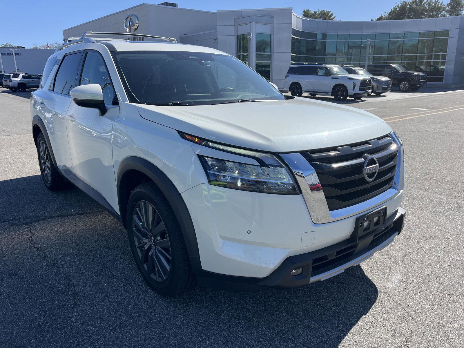 Used 2023 Nissan Pathfinder SL w/ SL Premium Package AWD/4WD image 2