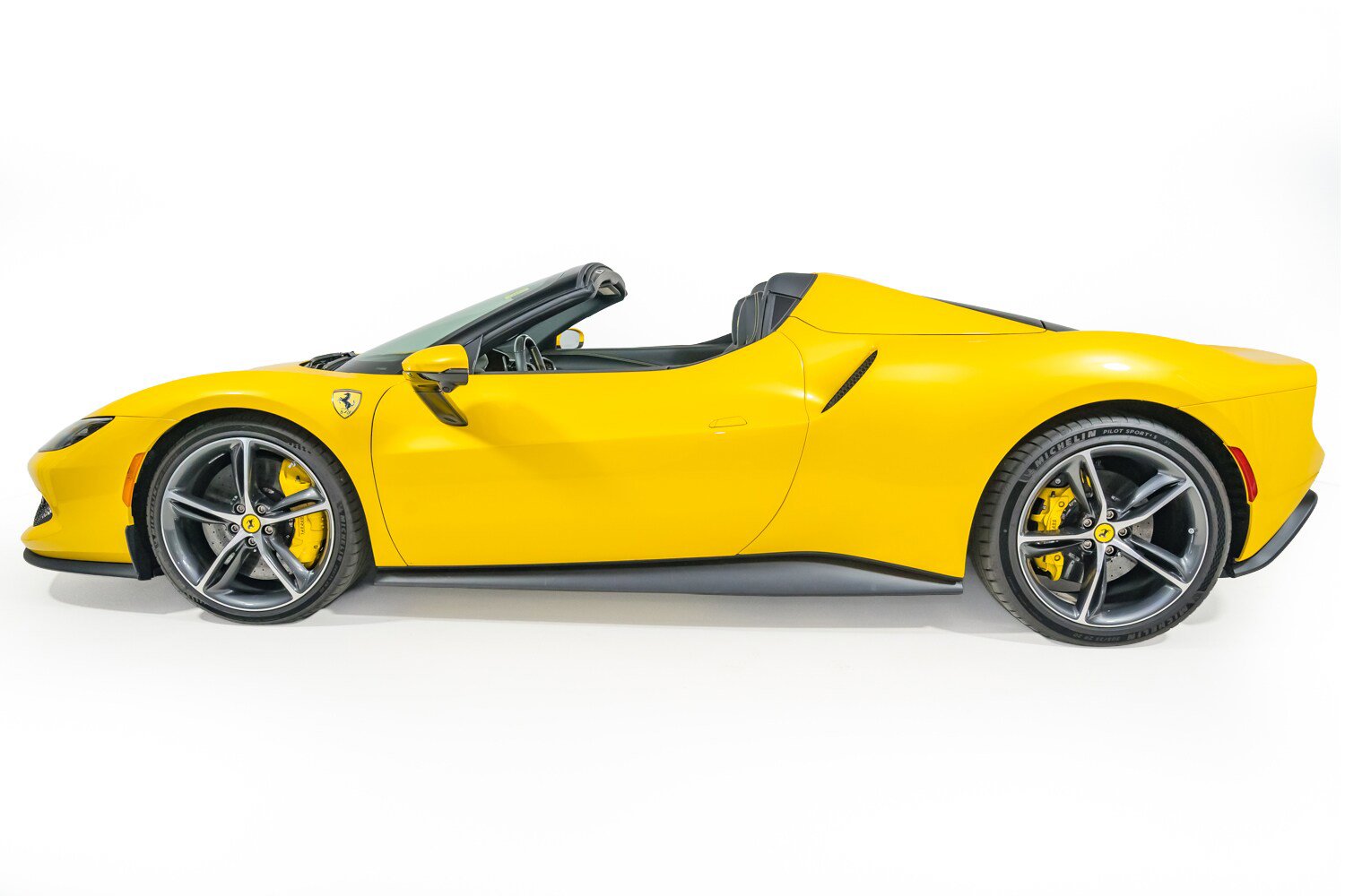 Used 2024 Ferrari 296 GTS RWD image 15