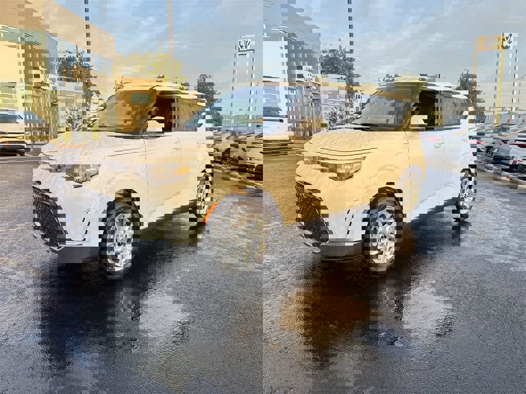 New 2025 Kia Soul S image 1