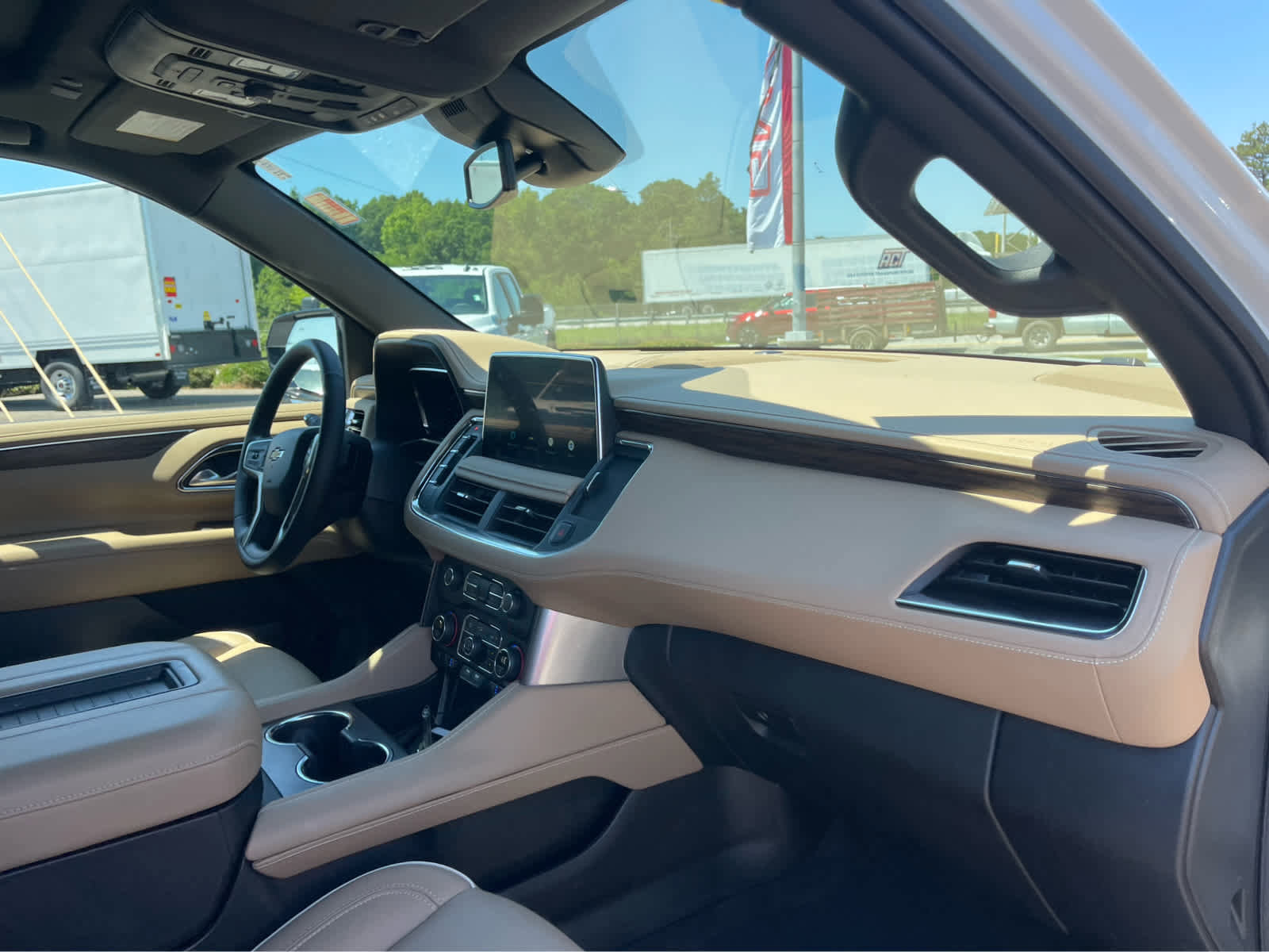 Used 2024 Chevrolet Suburban Premier AWD/4WD image 28