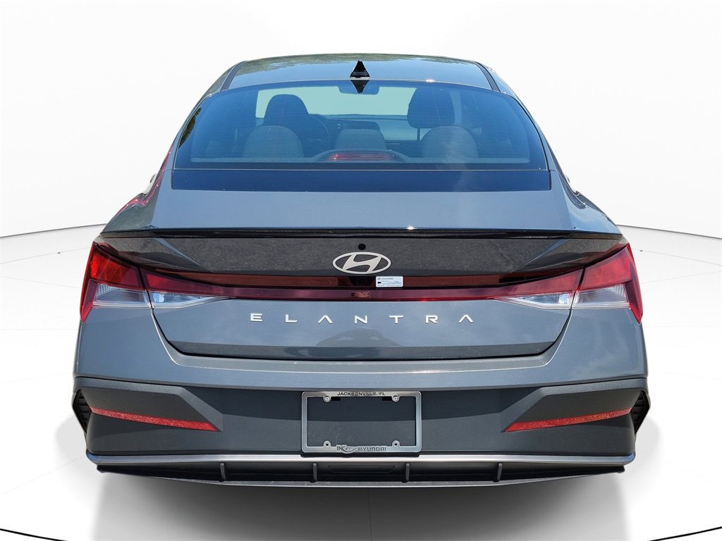 Used 2025 Hyundai Elantra Sport image 5