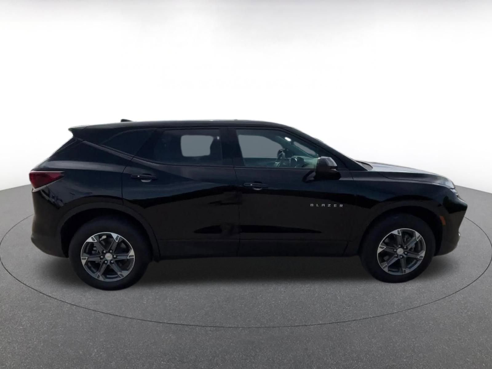 Used 2025 Chevrolet Blazer LT FWD image 16