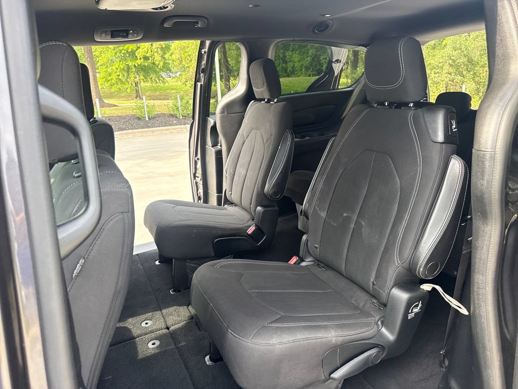 Used 2019 Chrysler Pacifica Touring Plus w/ S Appearance Package FWD image 31
