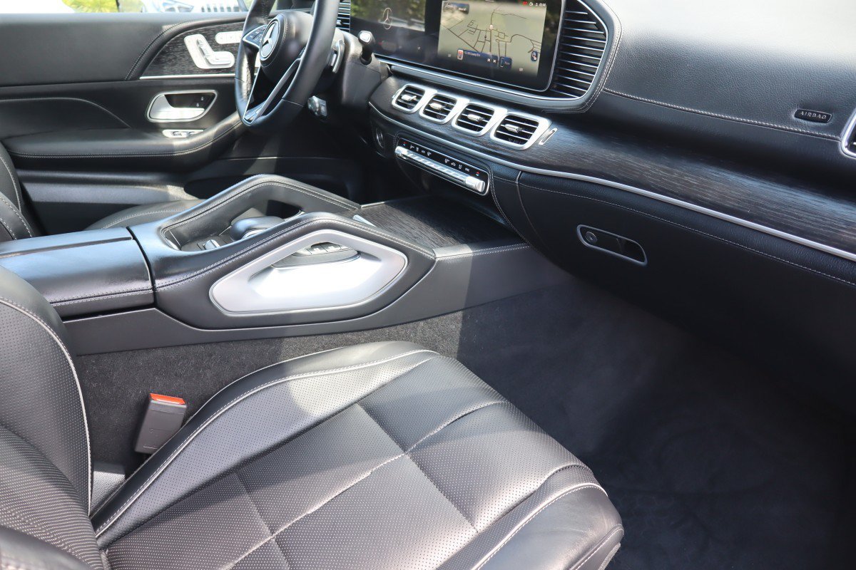 Used 2026 Mercedes-Benz GLE 580 4MATIC w/ Driver Assistance Package image 21