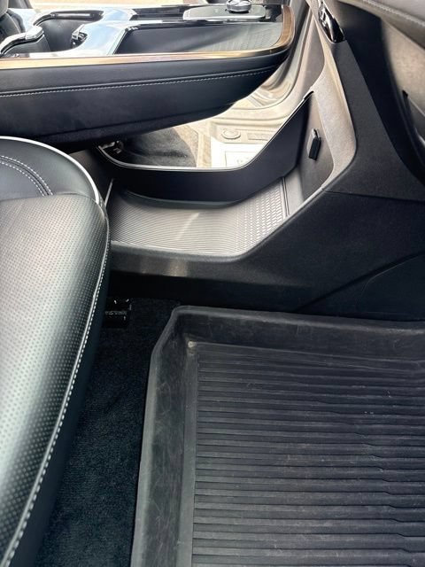 Used 2025 Buick Enclave Avenir w/ Super Cruise Package AWD/4WD image 39