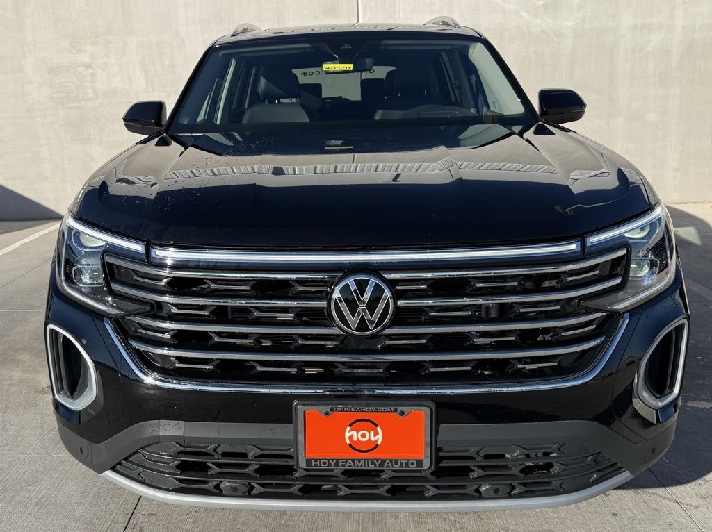 Used 2025 Volkswagen Atlas SEL image 2