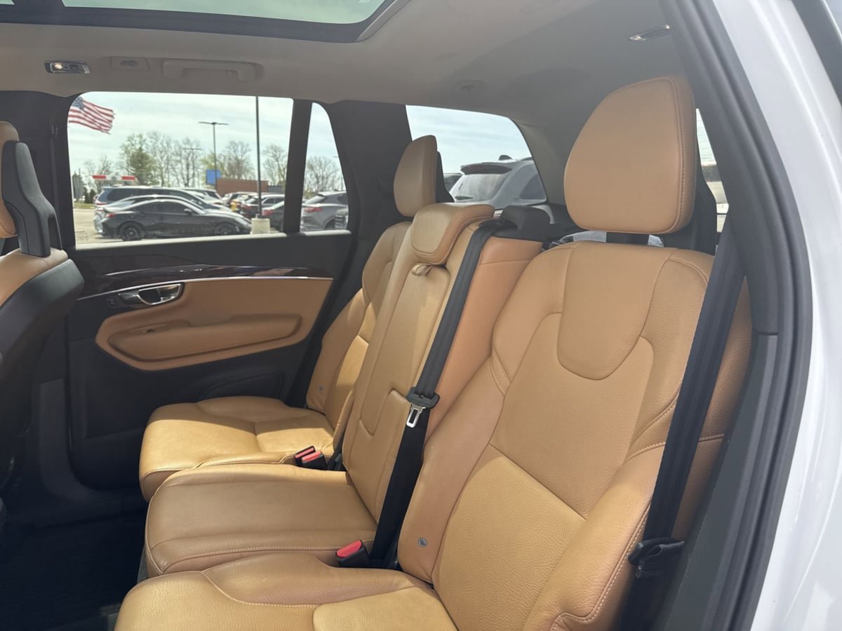 Used 2016 Volvo XC90 T6 Momentum w/ Momentum Plus Package AWD/4WD image 12