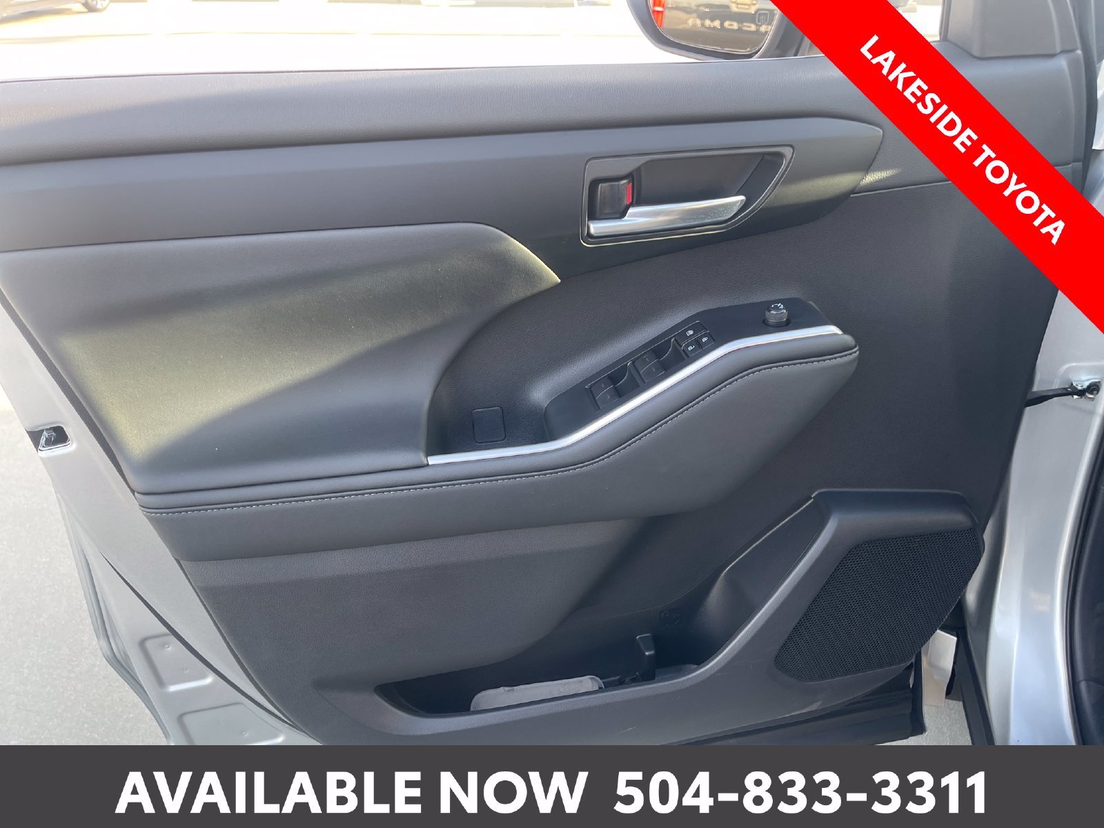 Used 2024 Toyota Highlander XLE FWD image 24