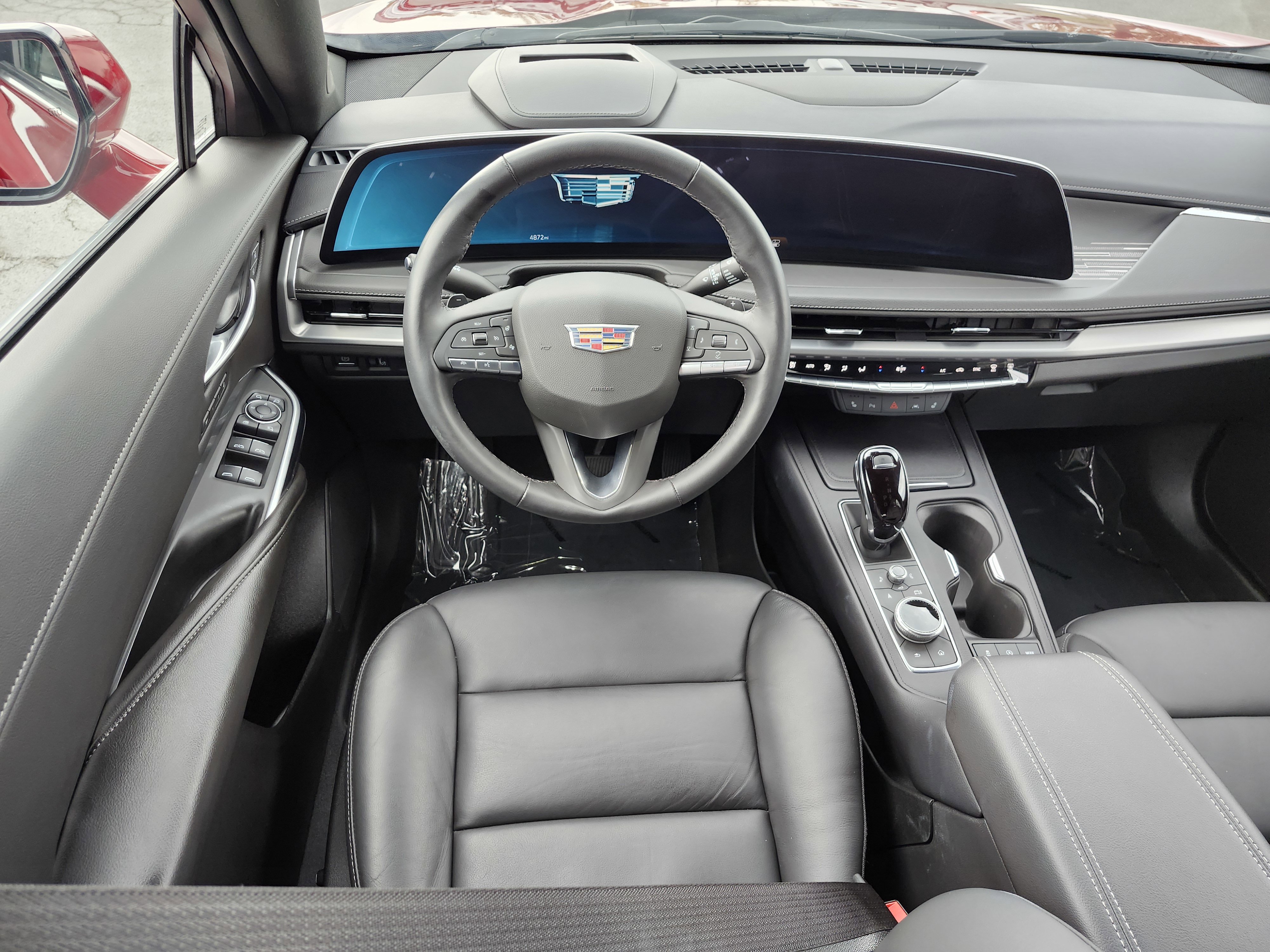 Used 2024 Cadillac XT4 Premium Luxury w/ Technology Package FWD image 29