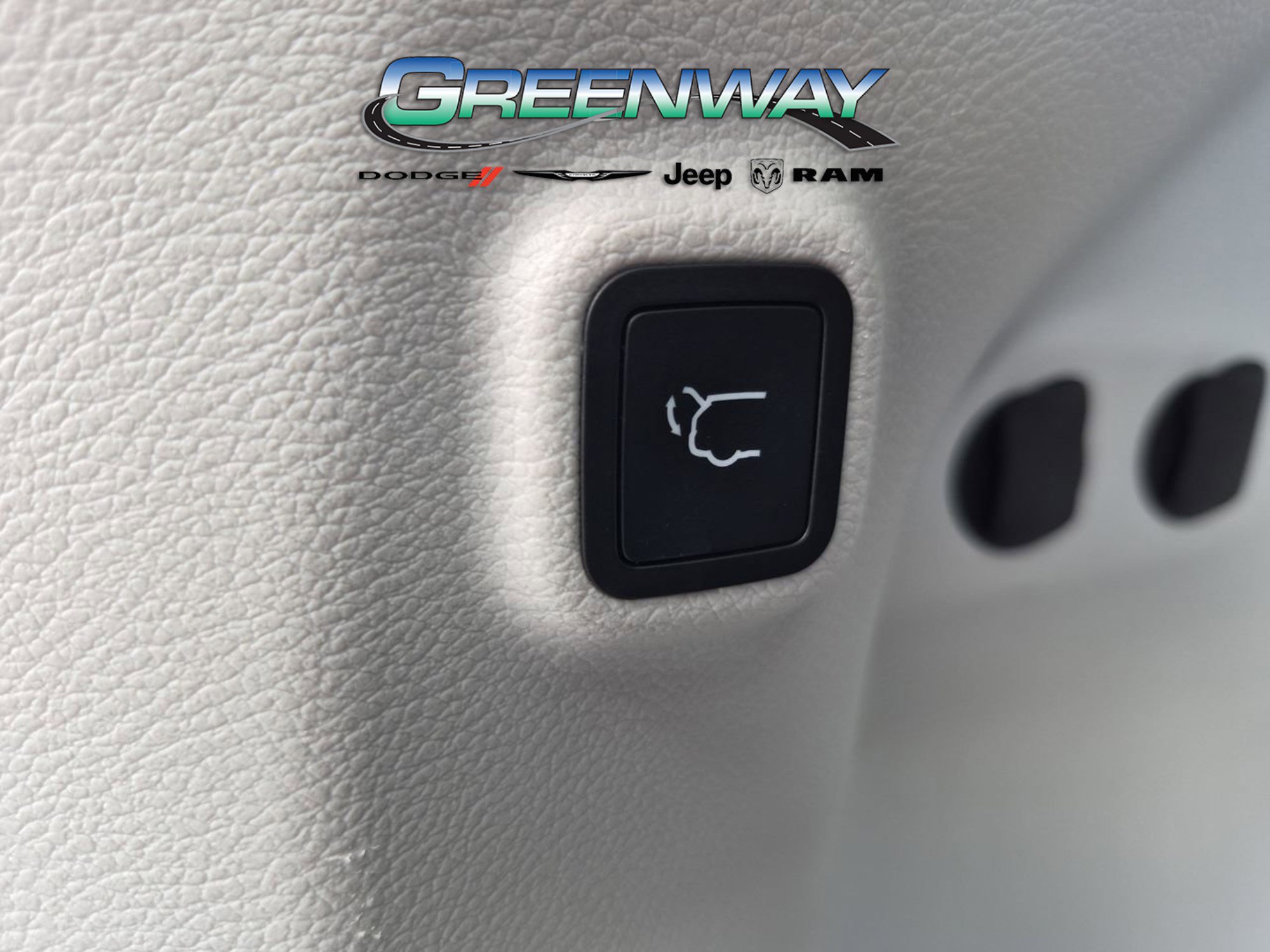Used 2020 Jeep Cherokee Latitude Plus w/ Comfort/Convenience Group FWD image 26