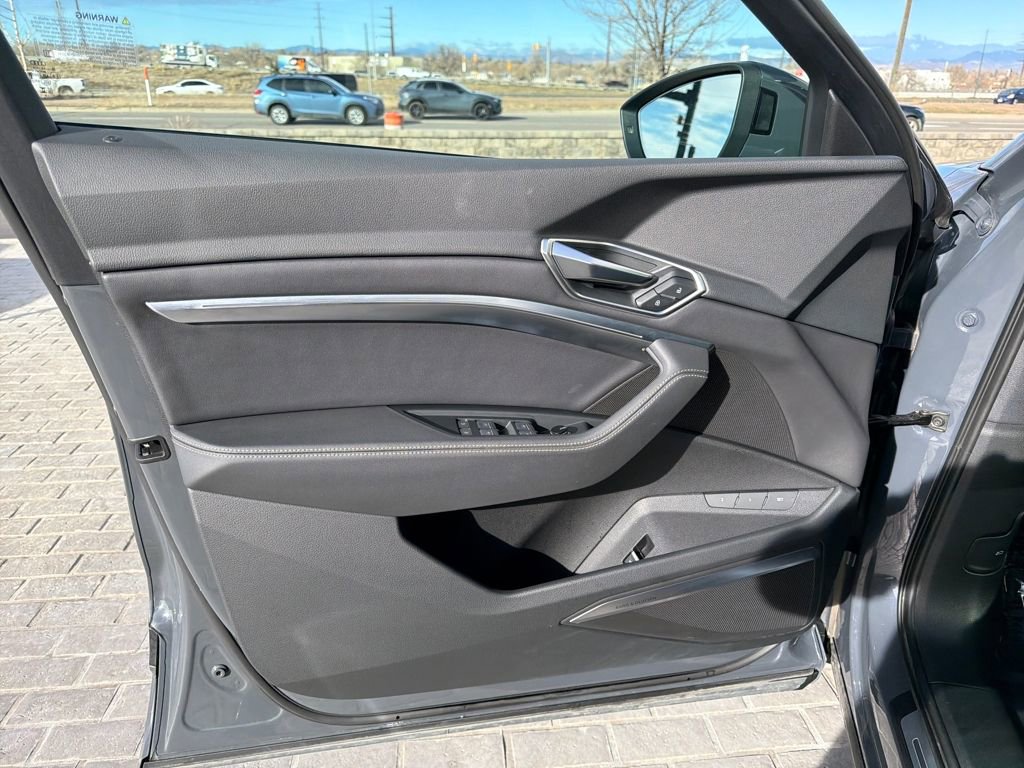 Used 2024 Audi Q8 e-tron Premium Plus w/ Premium Plus Package image 10