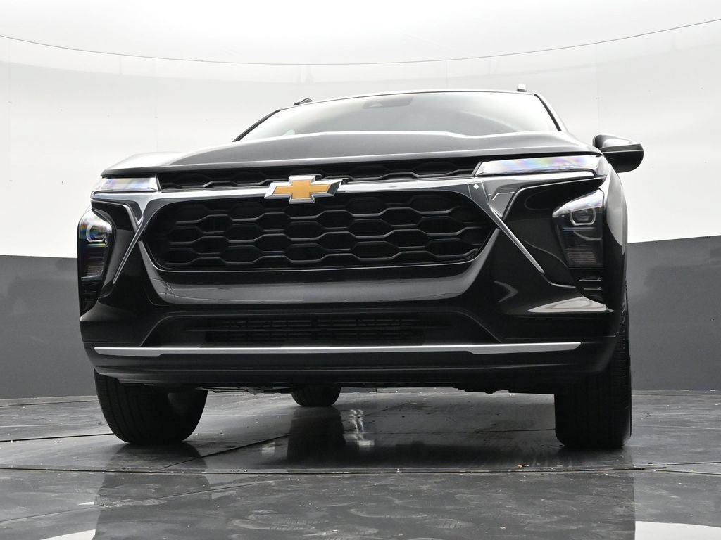 Used 2025 Chevrolet Trax LT w/ Driver Confidence Package FWD image 24