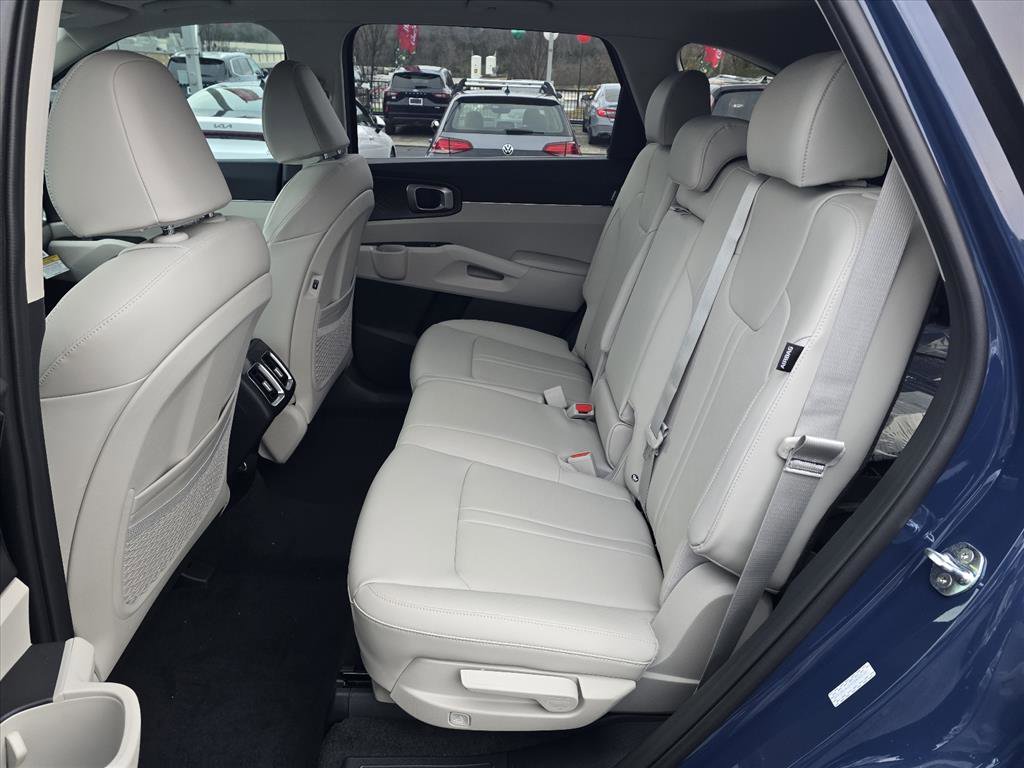 New 2026 Kia Sorento S w/ S Panoramic Sunroof Package image 4