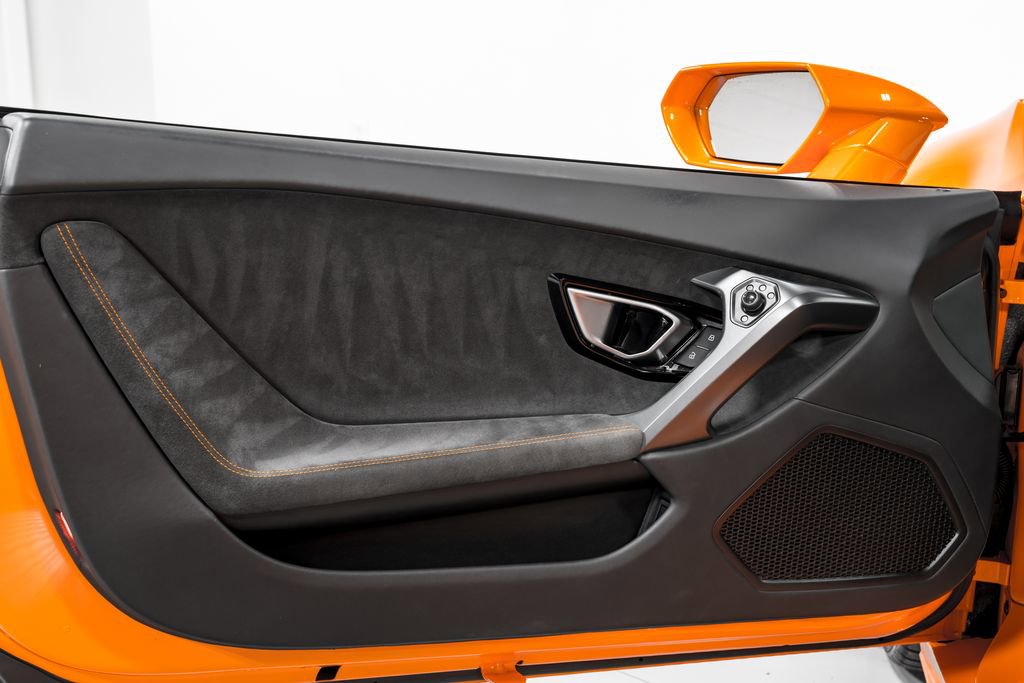 Used 2015 Lamborghini Huracan LP 610-4 image 9