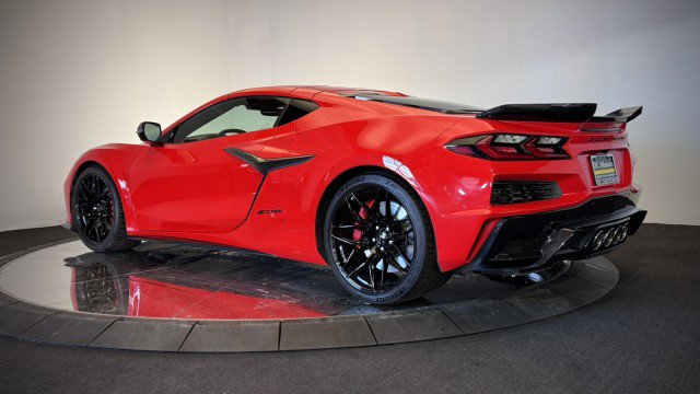 Used 2024 Chevrolet Corvette Z06 w/ Stealth Interior Trim Package RWD image 3