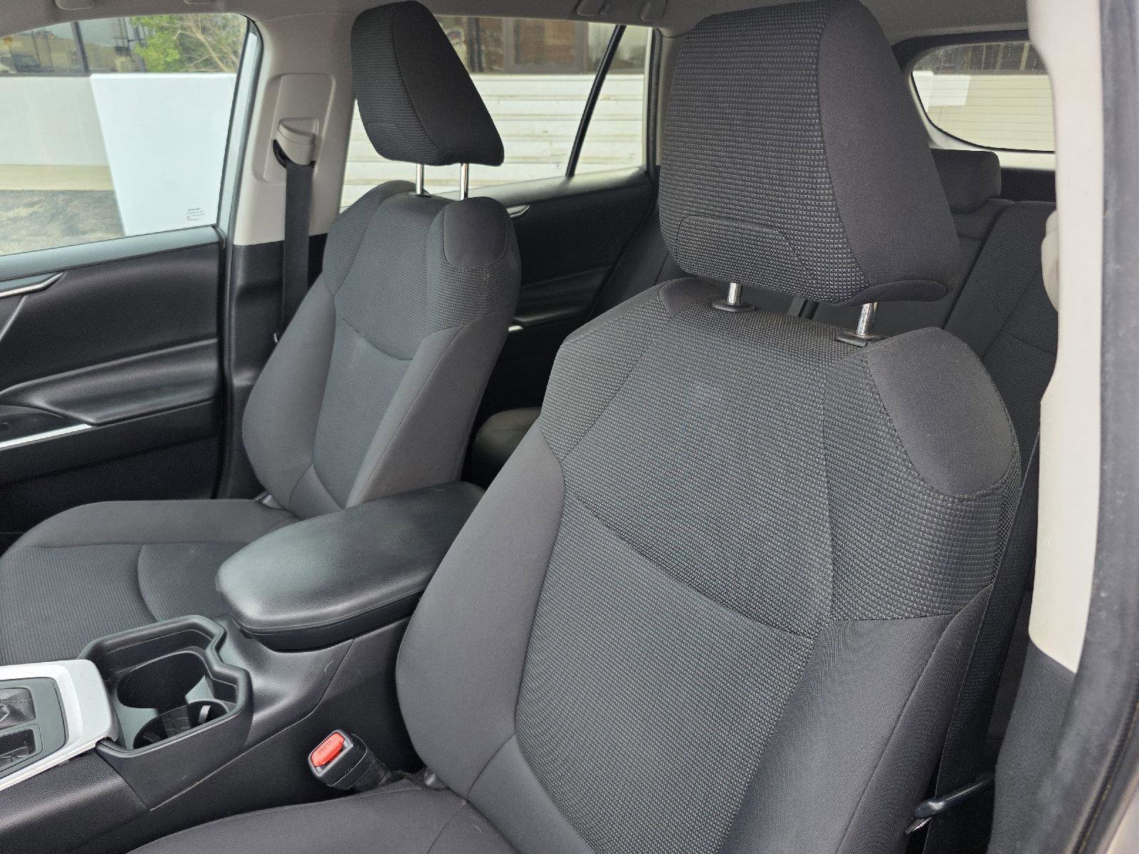 Used 2020 Toyota RAV4 LE AWD/4WD image 31