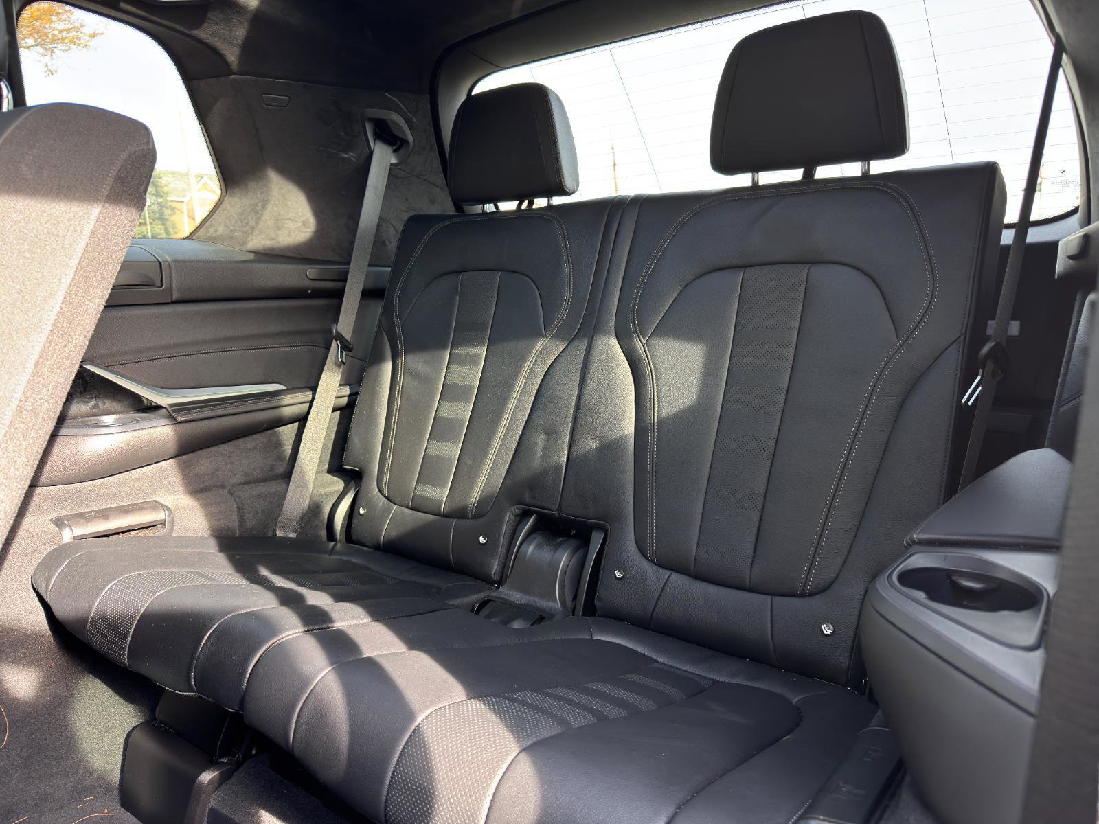 Used 2022 BMW X7 xDrive40i w/ M Sport Package image 25