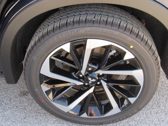 New 2025 Mitsubishi Outlander SE image 8