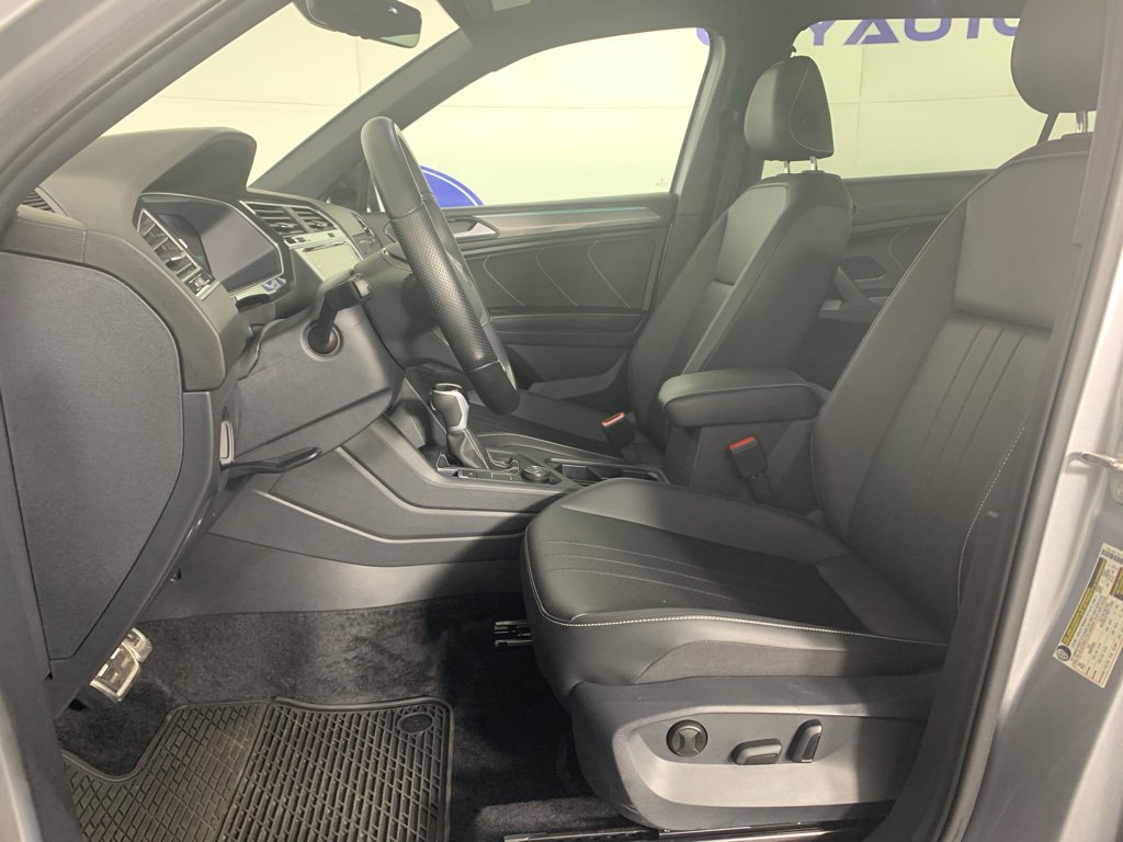 Used 2024 Volkswagen Tiguan SE R-Line image 16