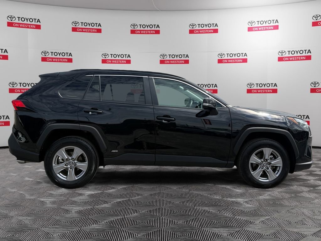 Used 2025 Toyota RAV4 LE AWD/4WD image 4