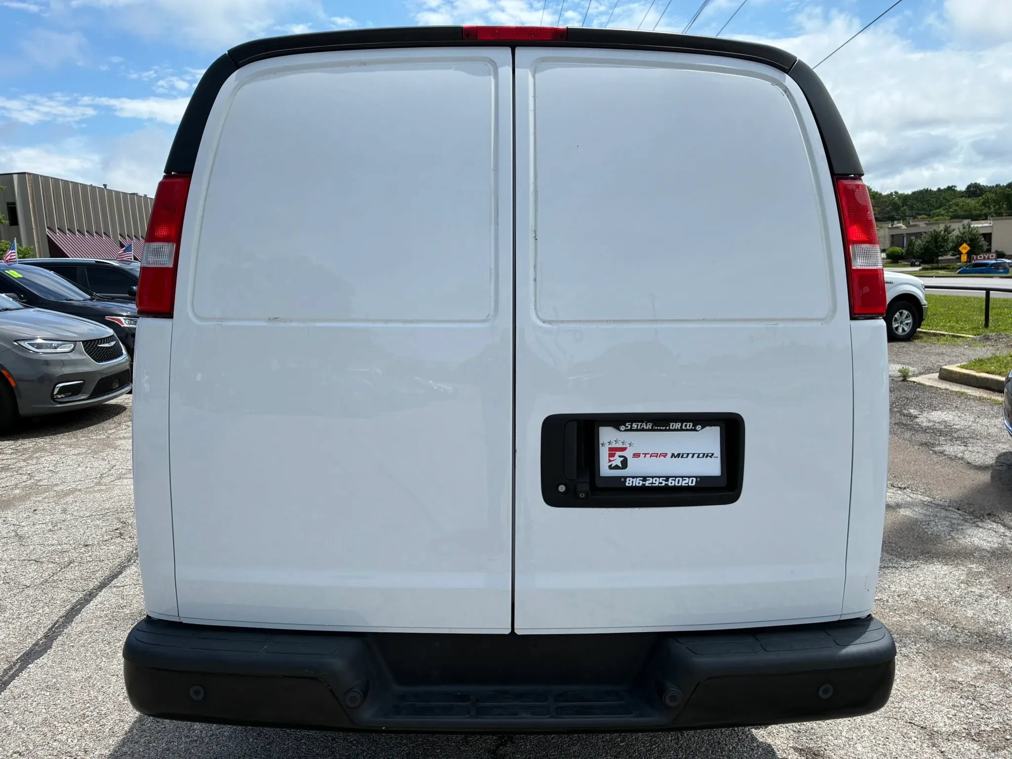 Used 2022 Chevrolet Express 2500 w/ Driver Convenience Package RWD image 6