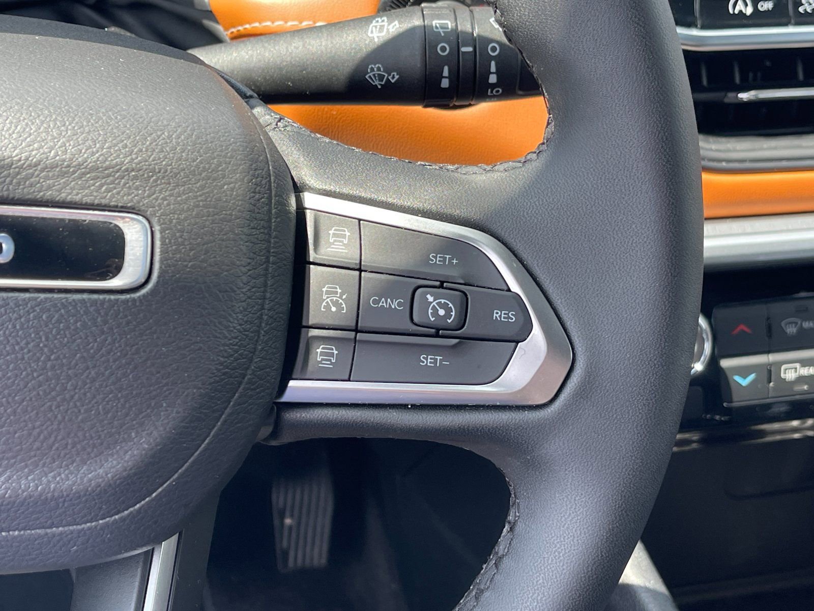 Used 2024 Jeep Compass Limited image 27