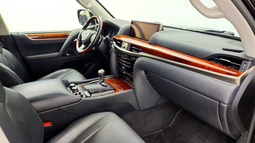 Used 2019 Lexus LX 570 4WD w/ Luxury Package image 29