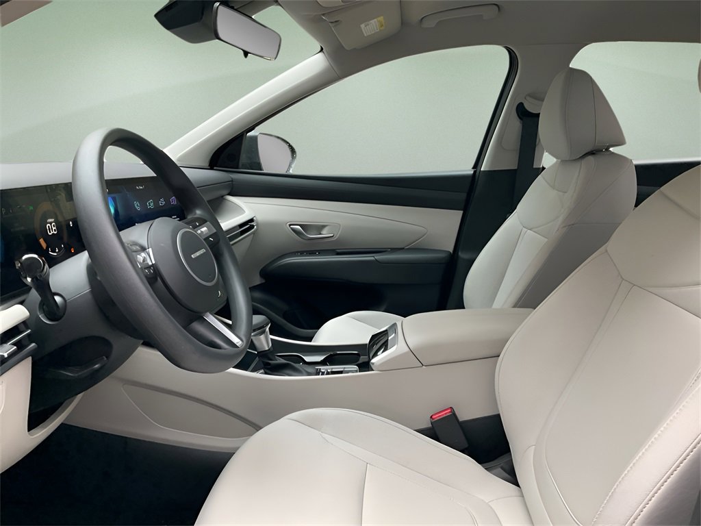 Certified 2025 Hyundai Tucson SE image 16