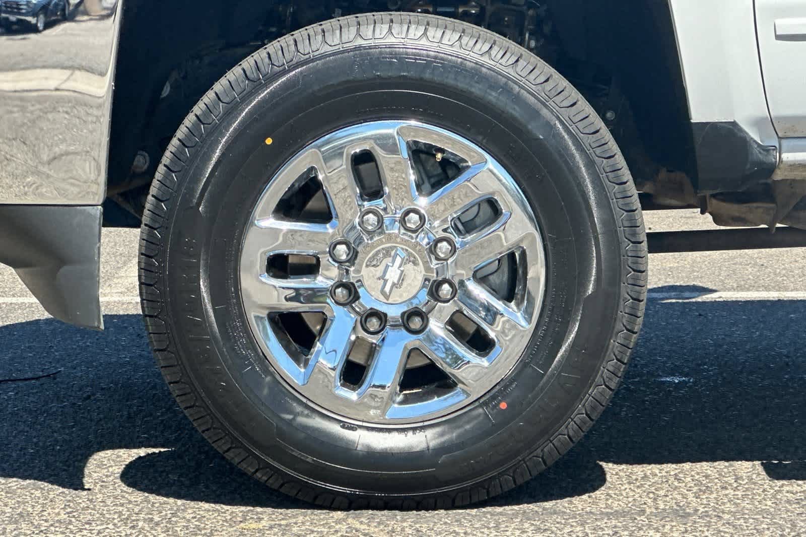 Used 2019 Chevrolet Silverado 2500 LT AWD/4WD image 24
