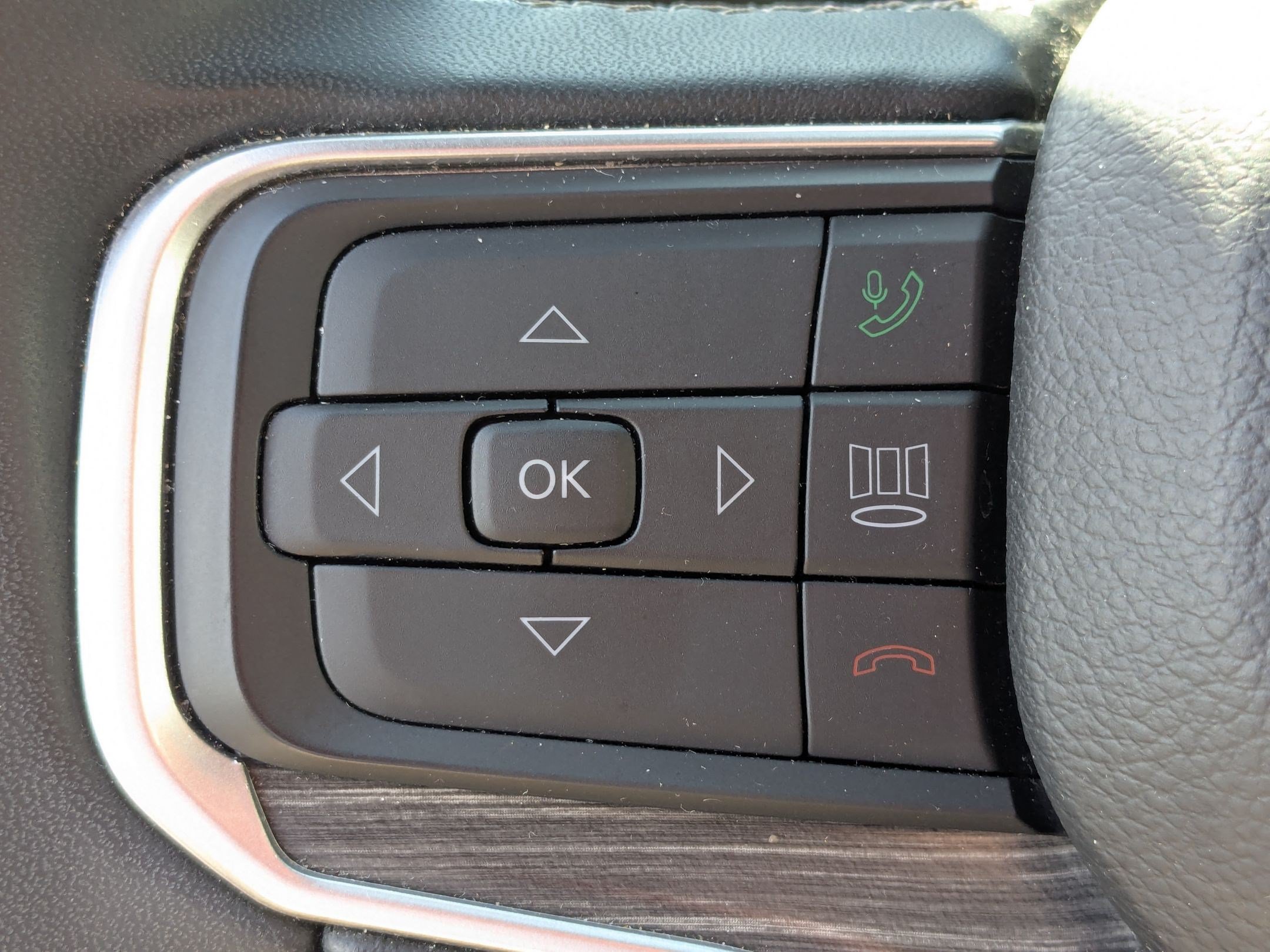 Used 2024 Jeep Wagoneer L Series II RWD image 16