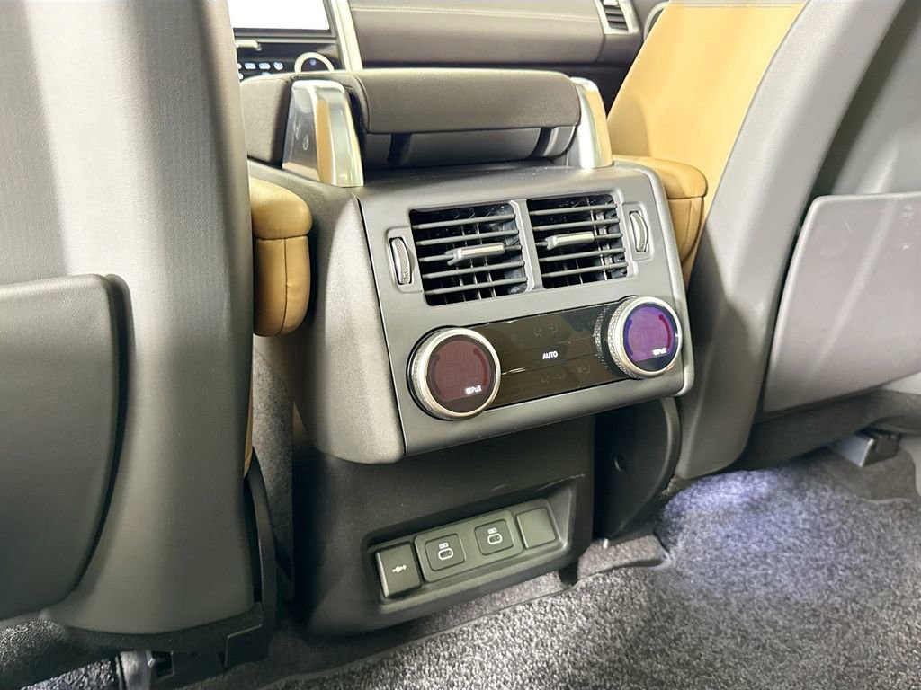 Used 2026 Land Rover Discovery Limited Edition image 16