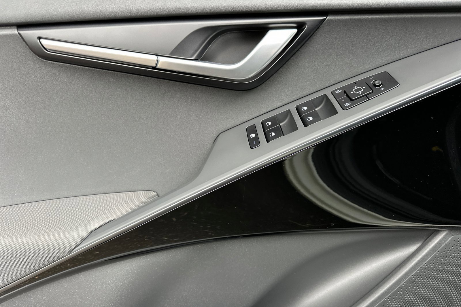 New 2025 Kia Niro EX image 7