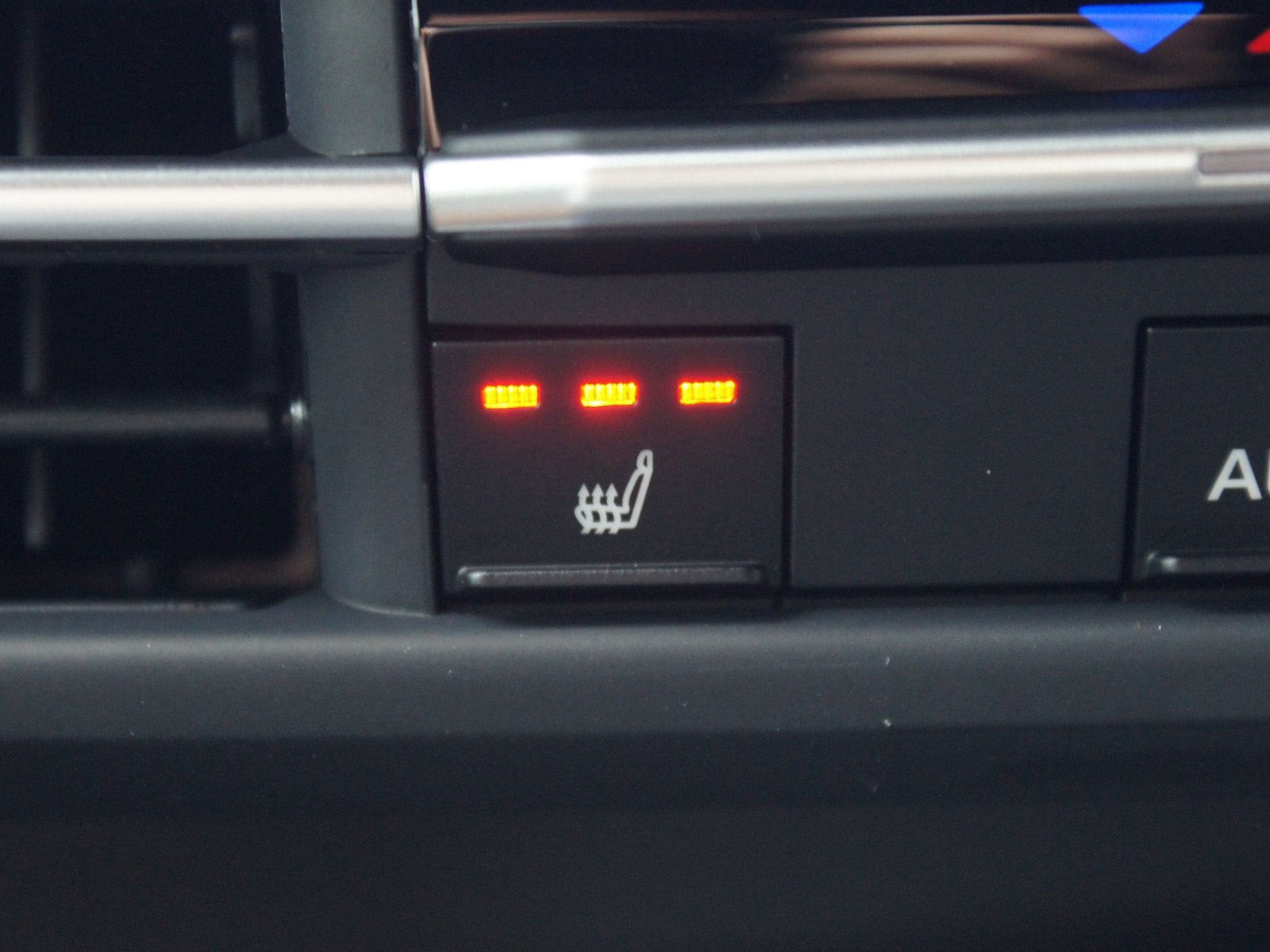 Used 2026 Toyota Sienna XSE FWD image 5
