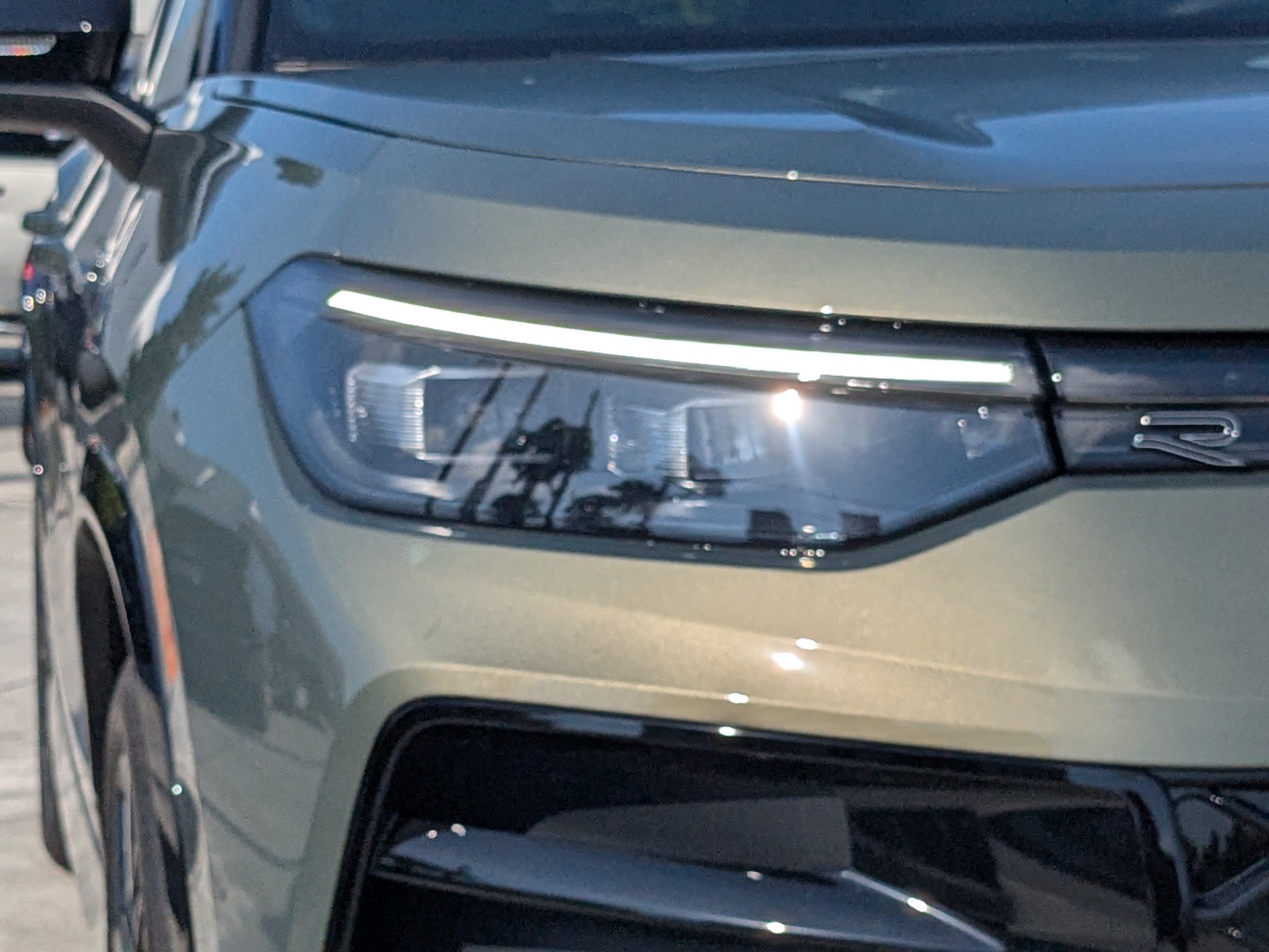 New 2026 Volkswagen Tiguan SE R-Line FWD image 9