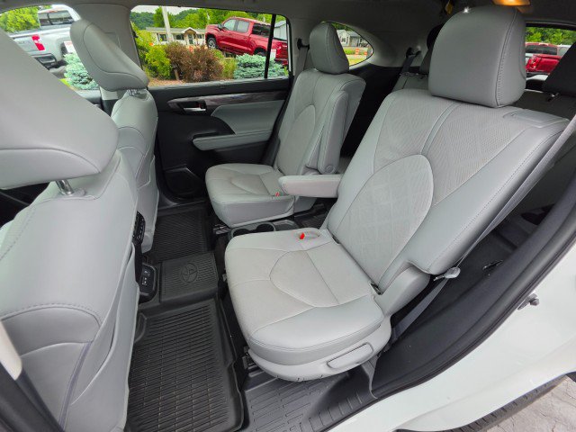 Used 2023 Toyota Highlander Platinum AWD/4WD image 24