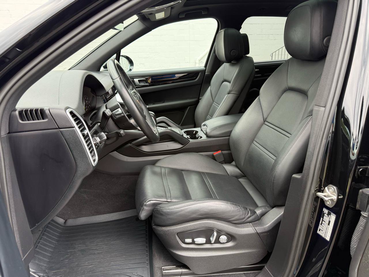 Used 2019 Porsche Cayenne E-Hybrid AWD/4WD image 4