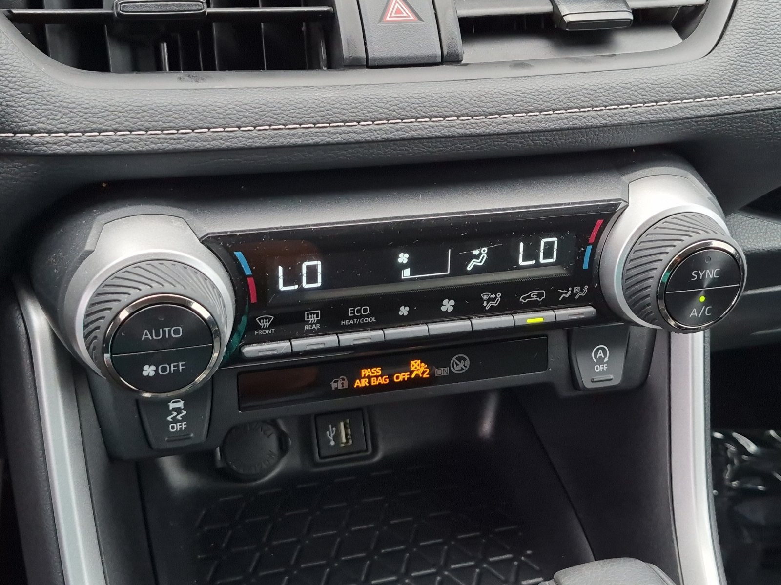 Used 2025 Toyota RAV4 XLE FWD image 17